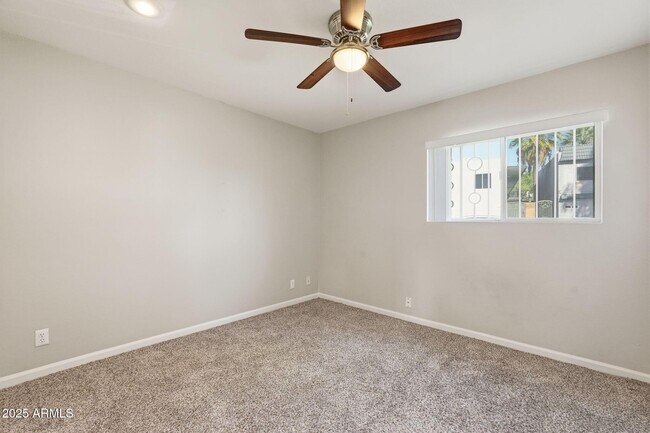 Building Photo - 1702 W Tuckey Ln