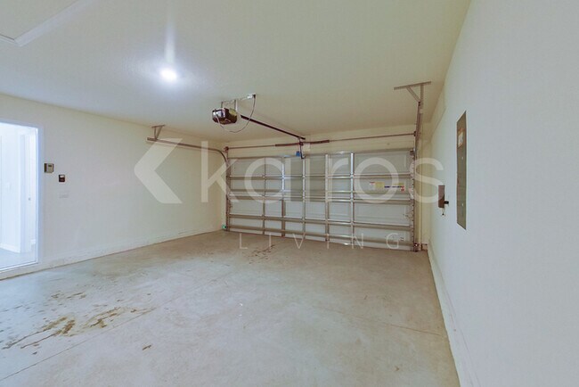 Building Photo - 8595 SW 43rd Ter