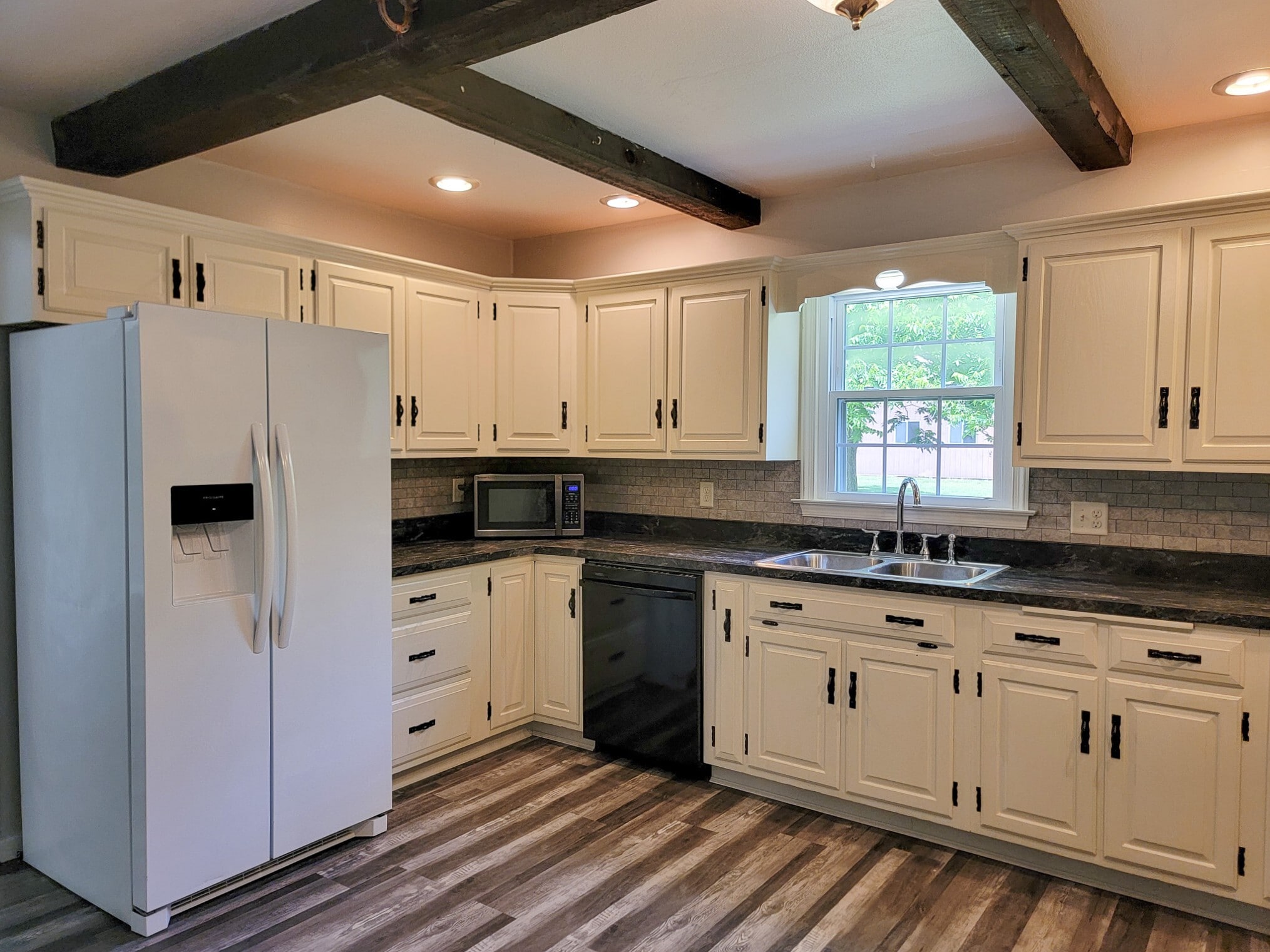 Building Photo - 380 Netzley Dr