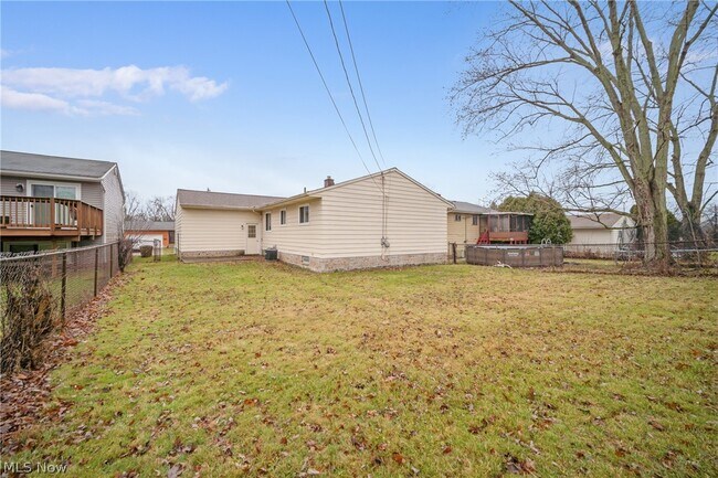 Building Photo - 15067 Rochelle Dr