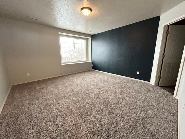 Building Photo - Modern Layout, Private Backyard, Prime Location |3 bed 2.5 bath Home in Nampa