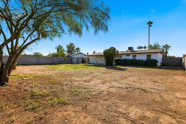 Building Photo - 1636 W Wescott Dr