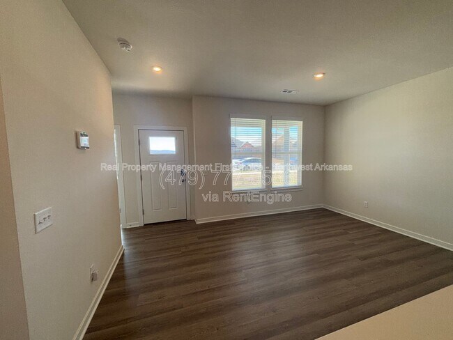 Building Photo - 4802 W Planetree St