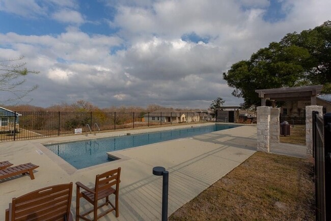 Building Photo - 1517 Maier Dr