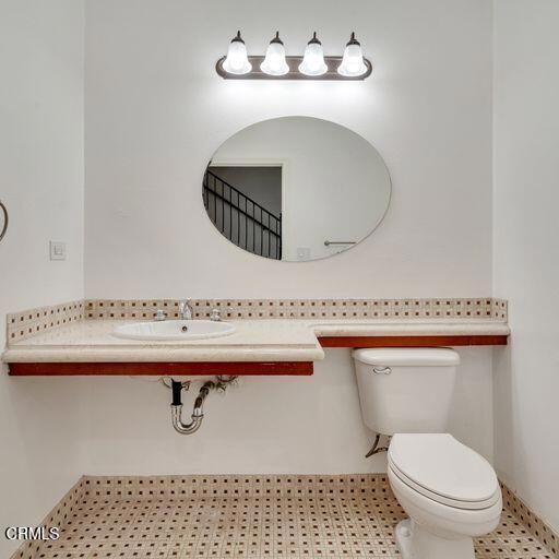 Building Photo - 1467 S Holt Ave