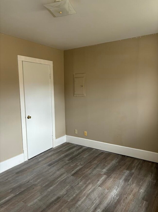 Building Photo - 115 W Main St