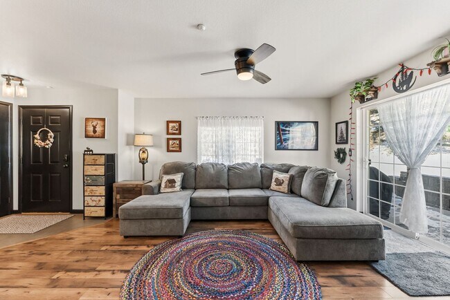 Building Photo - Furnished 2BR/2BA Breckenridge Condo | Garage, Fireplace & Hot Tubs | Available Oct. 1