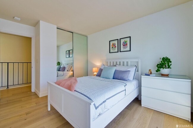 Building Photo - 542 Brewster Ave