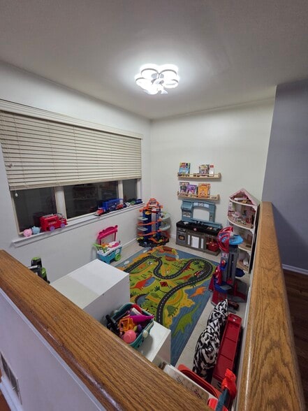 Play area / dininig - 262 Hedgerow Rd