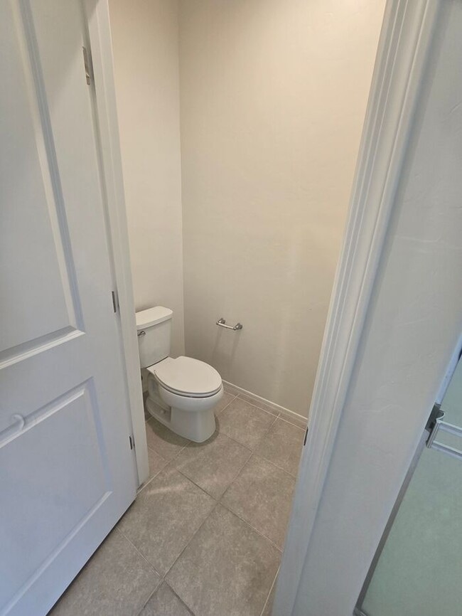 Building Photo - Freshly updated 3 bedroom/ 2 bath Home