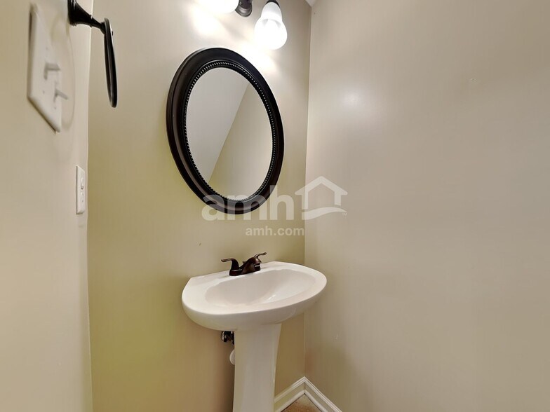 Building Photo - 1246 Carlton Ridge Dr