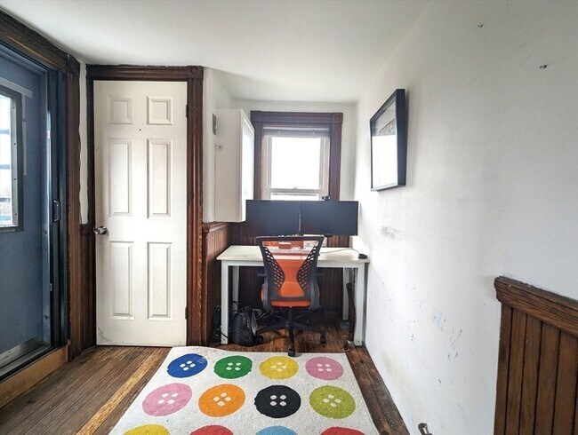 Building Photo - 3 bed/1.5 bath with One parking spot included.