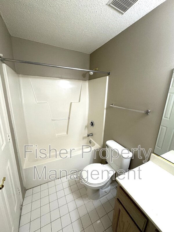 Building Photo - 830 Brassie Ln