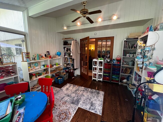 Building Photo - Spacious & Serene 4 Bedroom Country Contem...