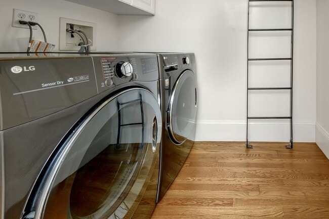 Building Photo - 3217 Gough St