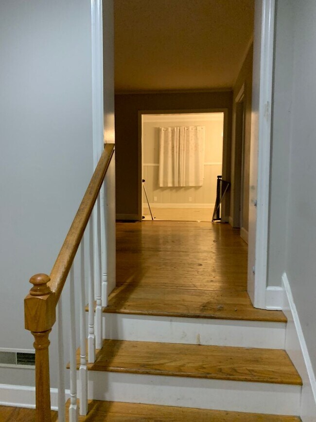 Building Photo - Ranch style four bedroom two bath with ful...