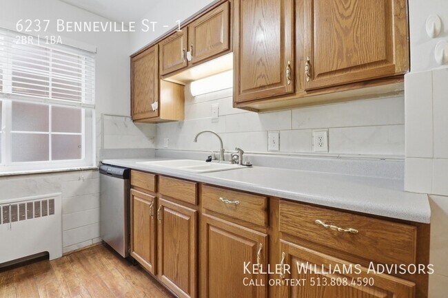Building Photo - 6237 Benneville St