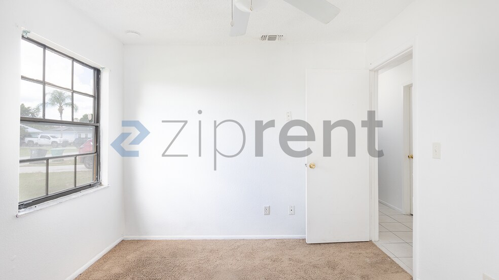 Building Photo - Unit
