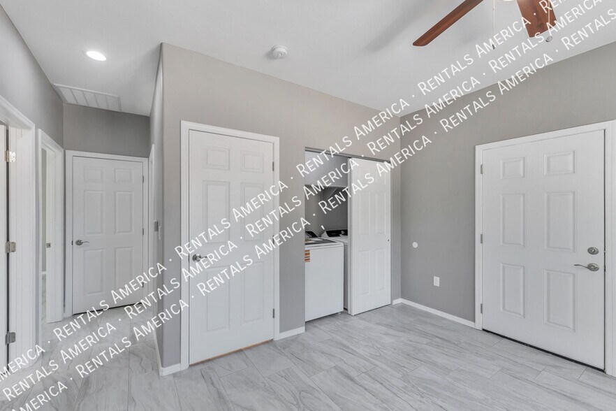 Building Photo - 1625 N Mountain View Ave