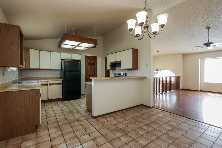 Building Photo - 1226 W Seashore Dr