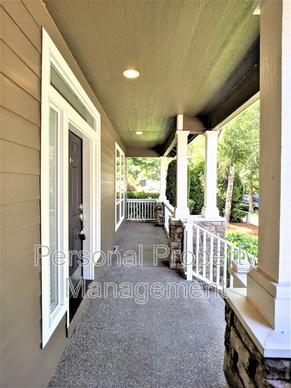 Building Photo - 17409 NE 32nd St