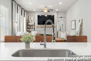 Building Photo - 1020 Vista View Dr