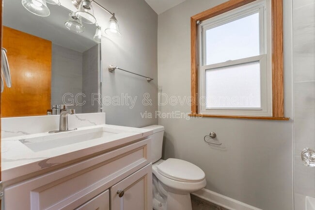 Building Photo - 301 Bohland Ave