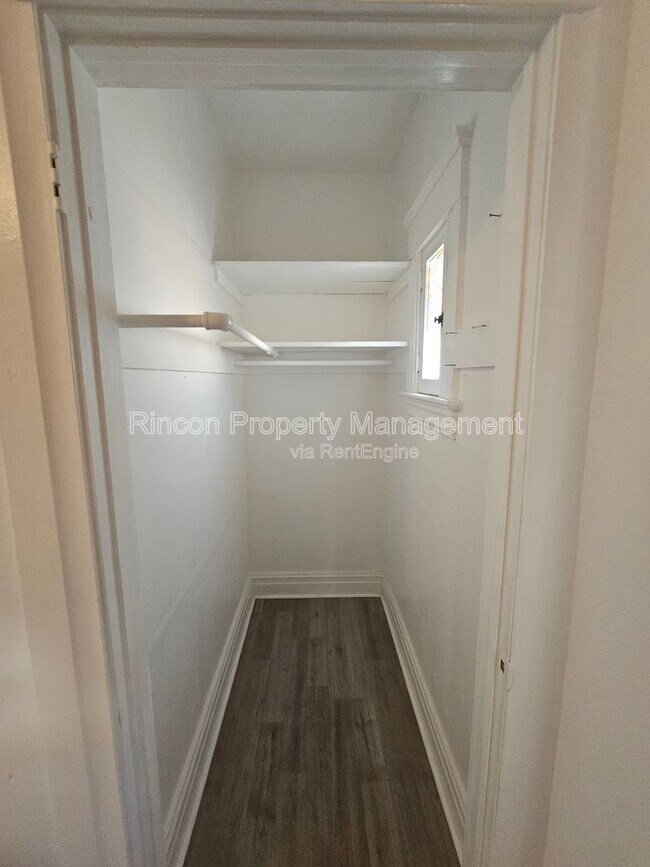 Building Photo - 127 S B St