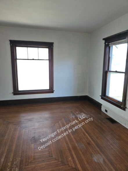 Building Photo - 408 W Maple Ave
