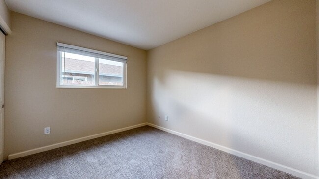 Building Photo - Meticulously Maintained Four Bedroom Singl...