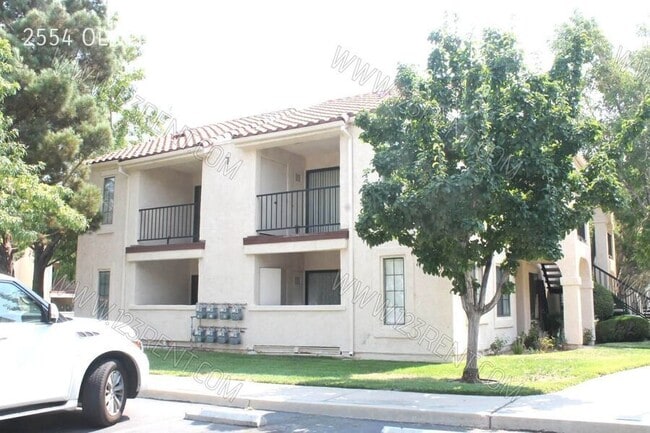 Building Photo - 2554 Olive Dr