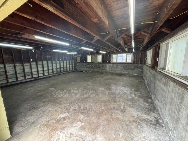 Building Photo - 364 W Selmar Ct