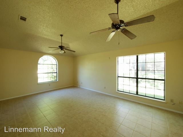 Building Photo - 405 Hogan Cir