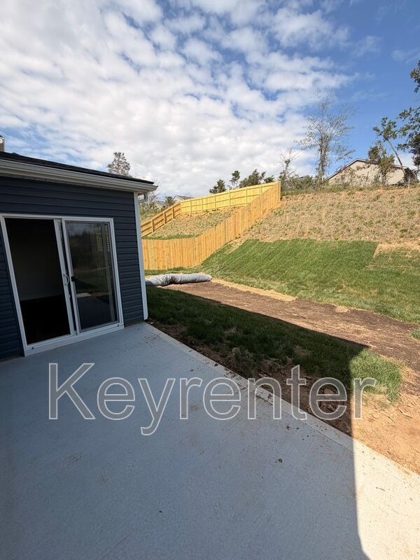 Building Photo - 7033 Randleman Dr