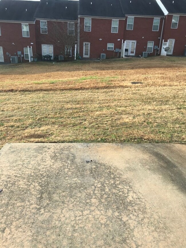 Building Photo - Beautiful Total Electric 3 Bedroom 2.5 Bath Townhome