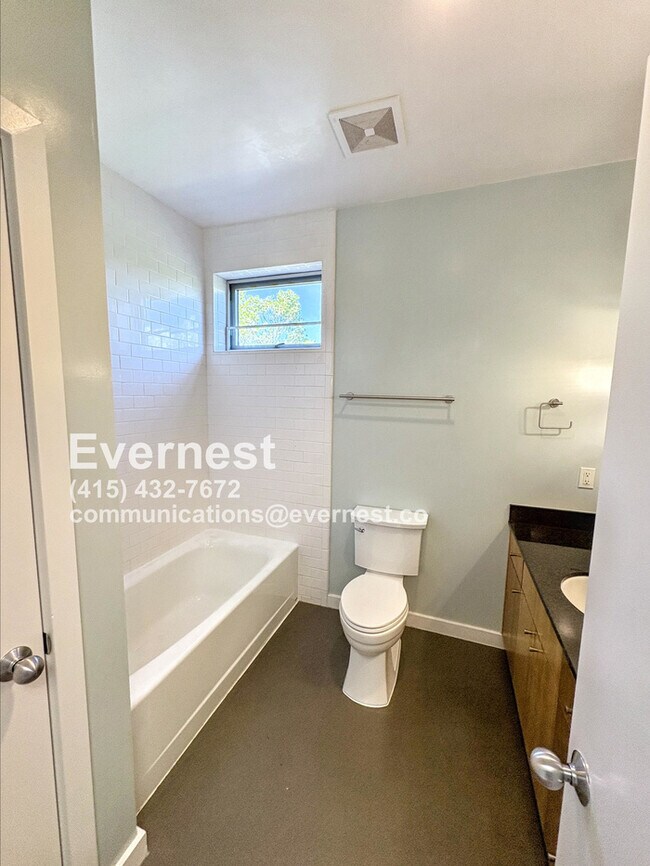 Building Photo - Beautiful 2 bed 2 bath in Oakland!