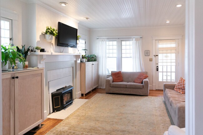 Building Photo - 881 Chester Rd