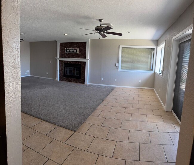Building Photo - 857 Robinson Ln
