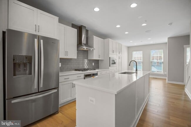 Building Photo - 621 Parkside Pl NE