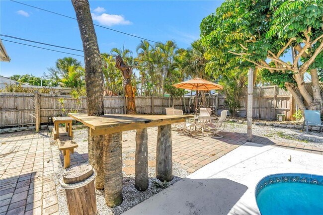 Building Photo - 6892 Gulf Winds Dr