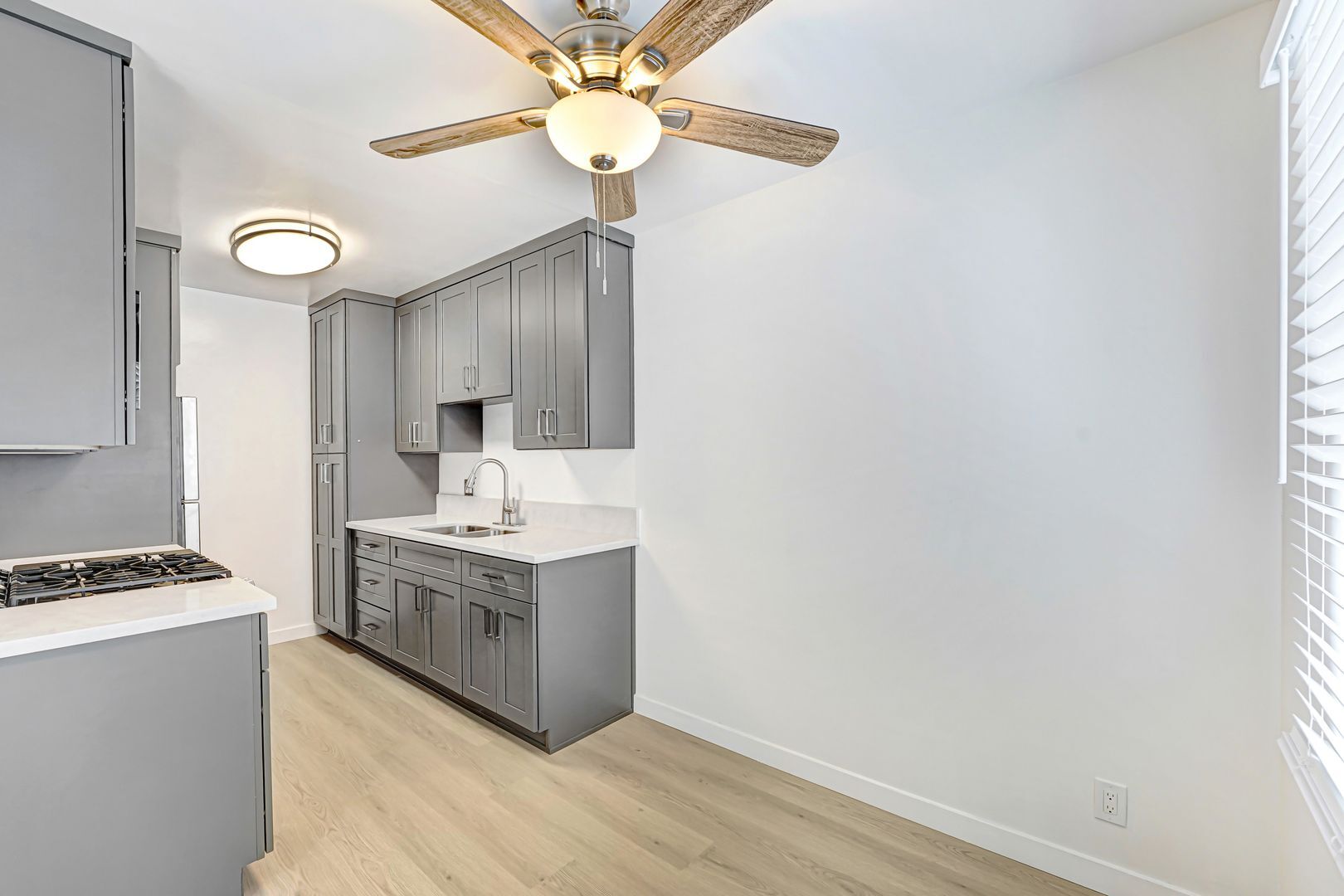 Building Photo - 844 5th St