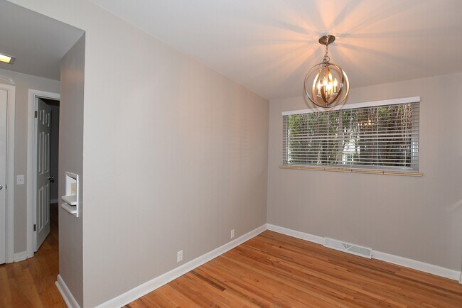 Dining - 1801 Crestmore Pl