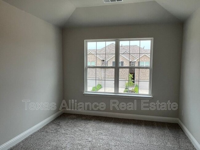 Building Photo - 552 Hutchinson Ln