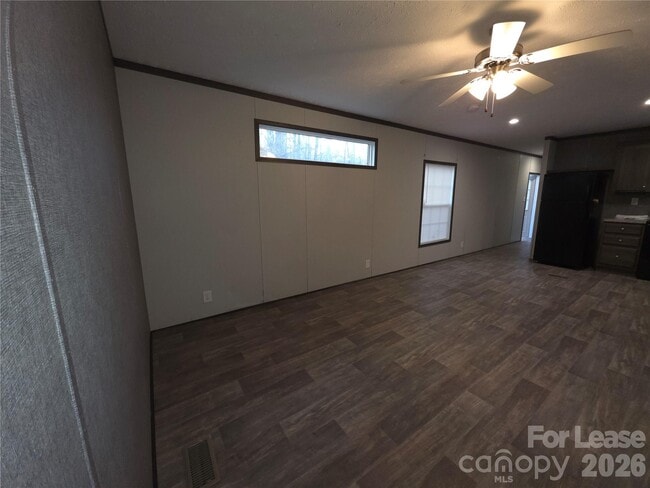 Building Photo - 152 Songbird Ln