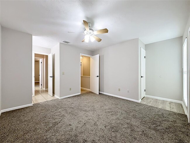 Building Photo - 2113 NE 38th St
