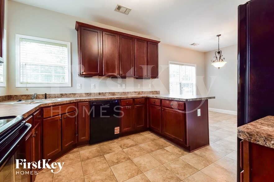Building Photo - 6303 Spring Cove Dr