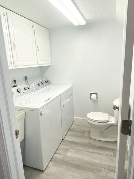 Laundry Room/Half-Bath - 7187 Hart St