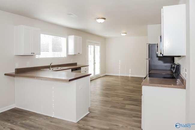 Building Photo - 410 Jasmine Dr