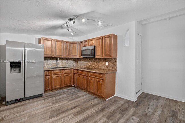 Building Photo - 3375 SW 29th Terrace