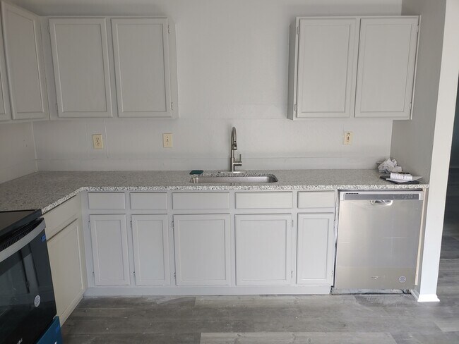 Building Photo - 9226 Chinon